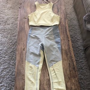 Outdoor voices cropped workout set